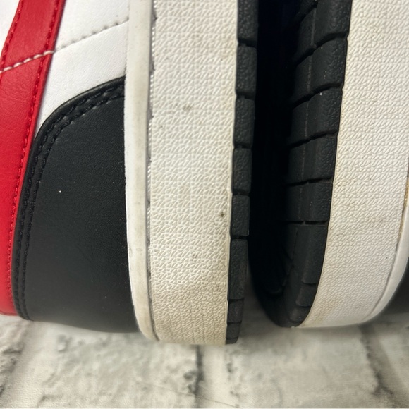 Air Jordan 1 Mid Bred Toe Nike 554724-079 Red White Black Size 13 Men's - Picture 7 of 12